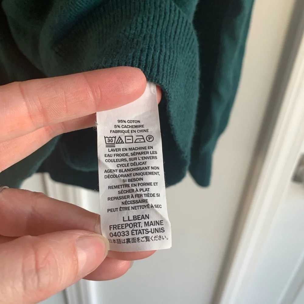 L.L. Bean womens V-Neck Sweater cashmere and cotton